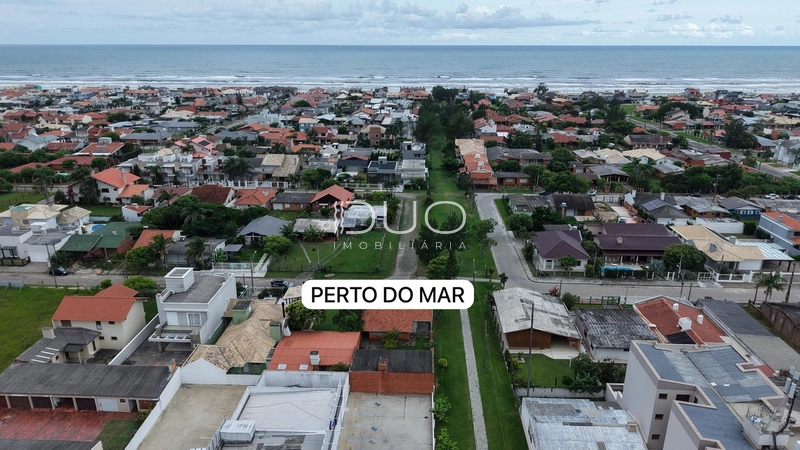 CASA DE ESQUINA COM ÁREA VERDE: 6ª foto da galeria de imagens do imóvel