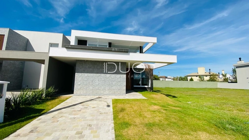 SOBRADO NO CONDOMÍNIO SUNSET EM XANGRI-LÁ