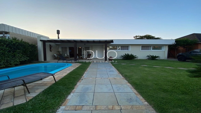 CASA EM ATLÂNTIDA À VENDA PRÓXIMO AO MAR: 1ª foto da galeria de imagens do imóvel