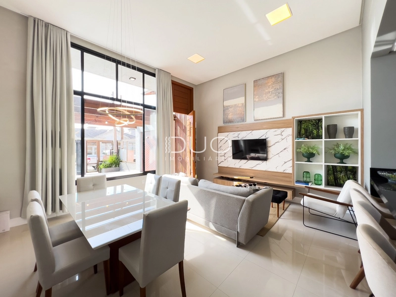 CASA TÉRREA, DECORADA EM CAPÃO DA CANOA