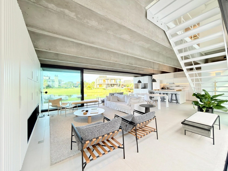 SOBRADO NO CONDOMÍNIO SENSE SOBRADO BEIRA LAGO  À VENDA: 3ª foto da galeria de imagens do imóvel