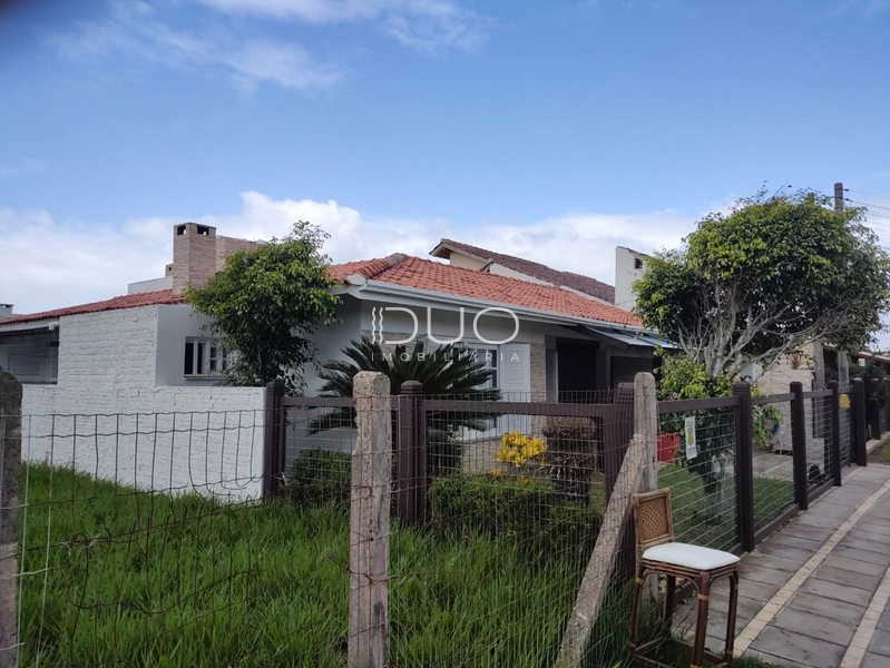 CASA EM XANGRI-LÁ: 5ª foto da galeria de imagens do imóvel