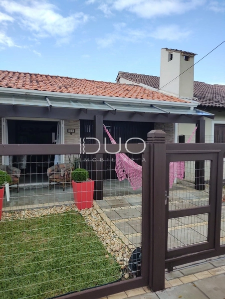 CASA EM XANGRI-LÁ: 2ª foto da galeria de imagens do imóvel