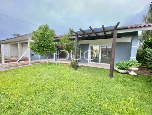 CASA EM XANGRI-LÁ: 2ª foto da galeria de imagens do imóvel