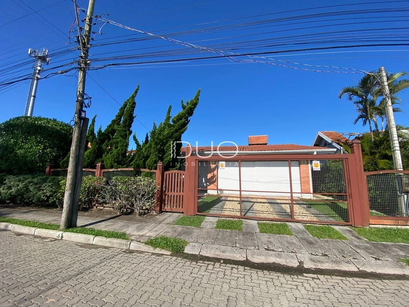 CASA EM XANGRI-LÁ: 3ª foto da galeria de imagens do imóvel