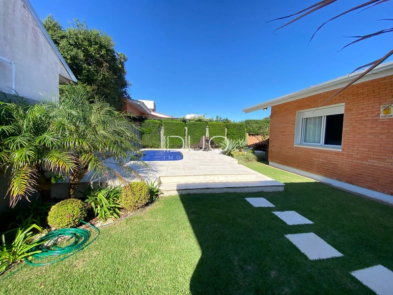 CASA EM XANGRI-LÁ: 1ª foto da galeria de imagens do imóvel