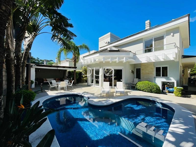 SOBRADO NO CONDOMÍNIO PORTO CORONADO EM XANGRI-LÁ