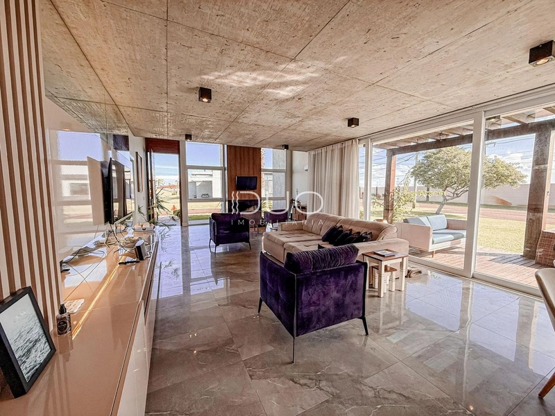 CASA NO CONDOMÍNIO RIVIERA EM XANGRI-LÁ: 6ª foto da galeria de imagens do imóvel