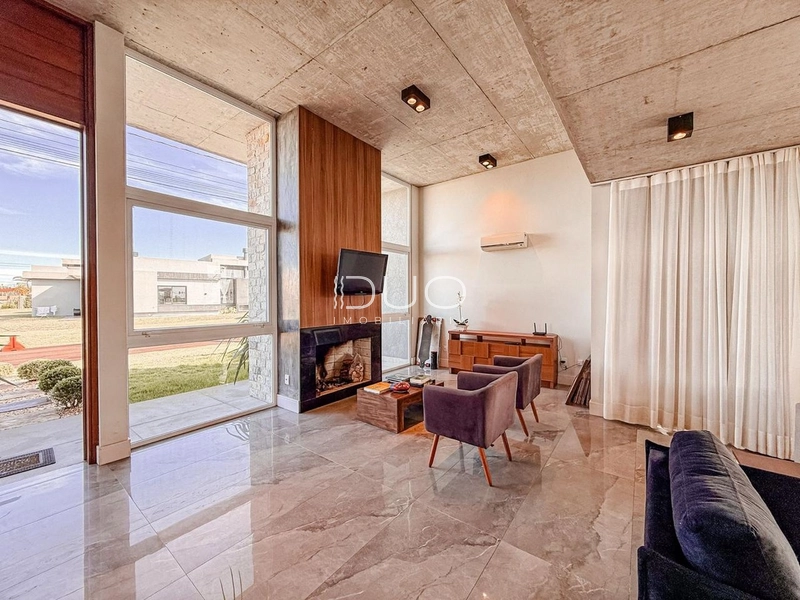 CASA NO CONDOMÍNIO RIVIERA EM XANGRI-LÁ: 2ª foto da galeria de imagens do imóvel