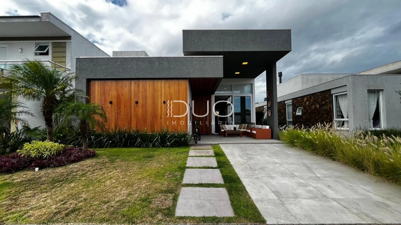 CASA COM  4 DORMITÓRIOS O CNDOMÍNIO SEA COAST