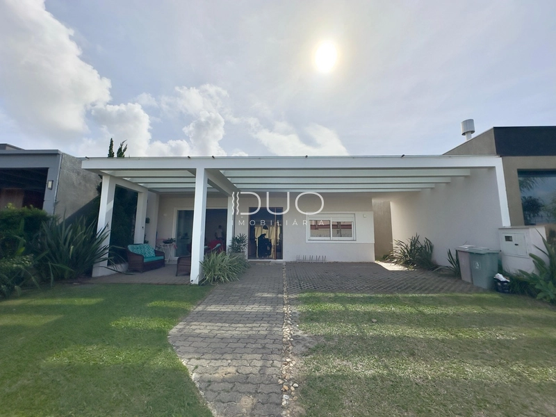 CASA NO CONDOMÍNIO RIVIERA EM XANGRI-LÁ: 2ª foto da galeria de imagens do imóvel