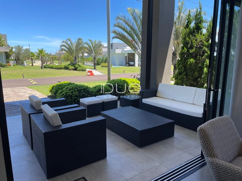 CASA NO CONDOMÍNIO RIVIERA EM XANGRI-LÁ: 3ª foto da galeria de imagens do imóvel