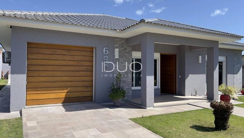 CASA EM XANGRI-LÁ: 4ª foto da galeria de imagens do imóvel