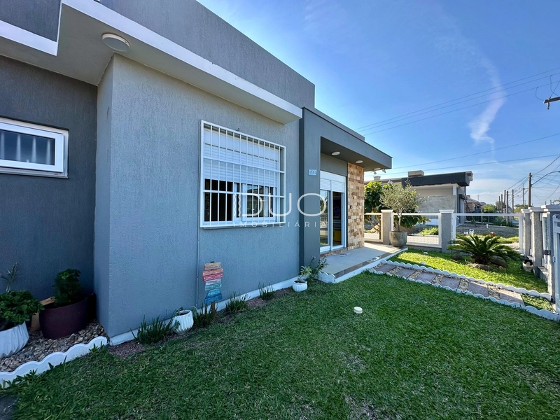 CASA DE ESQUINA EM ATLÂNTIDA SUL: 2ª foto da galeria de imagens do imóvel