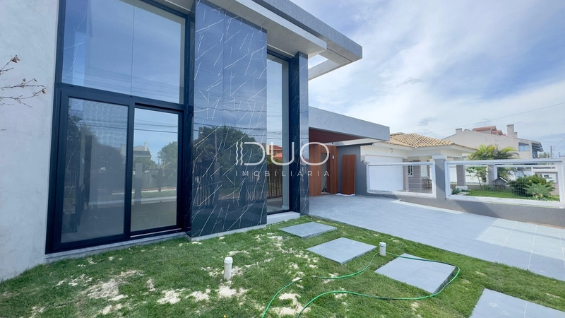 CASA EM XANGRI-LÁ: 5ª foto da galeria de imagens do imóvel