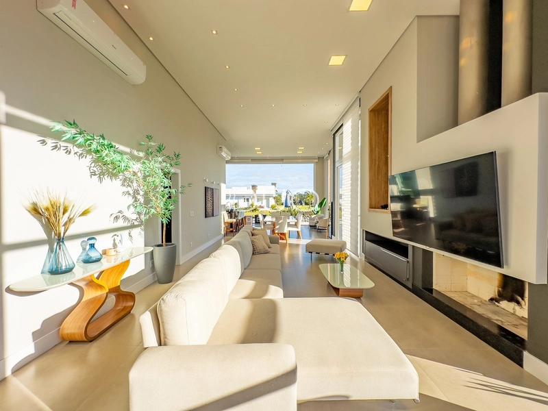 CASA NO CONDOMÍNIO RIVIERA EM XANGRI-LÁ: 4ª foto da galeria de imagens do imóvel