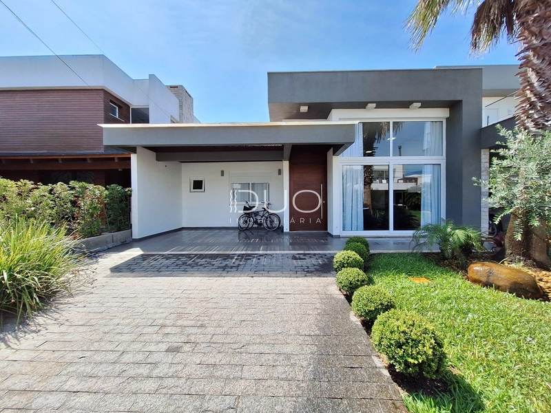 CASA NO CONDOMÍNIO LAS PALMAS EM XANGRI-LÁ