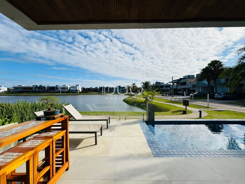 SOBRADO COM 4 SUÍTES BEIRA LAGO NO CONDOMÍNIO BLUE EM XANGRI-LÁ: 24ª foto da galeria de imagens do imóvel
