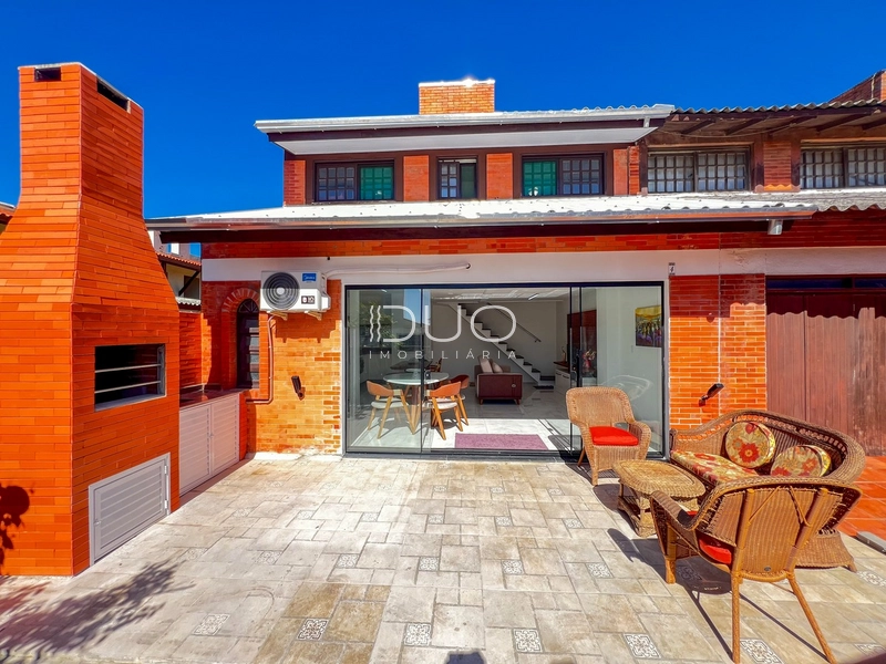 CASA NO CENTRO DE XANGRI-LÁ: 2ª foto da galeria de imagens do imóvel