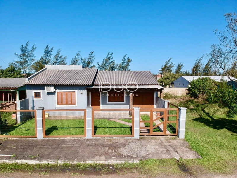 CASA NA PRAIA DE ATLÂNDIDA - SUL: 1ª foto da galeria de imagens do imóvel