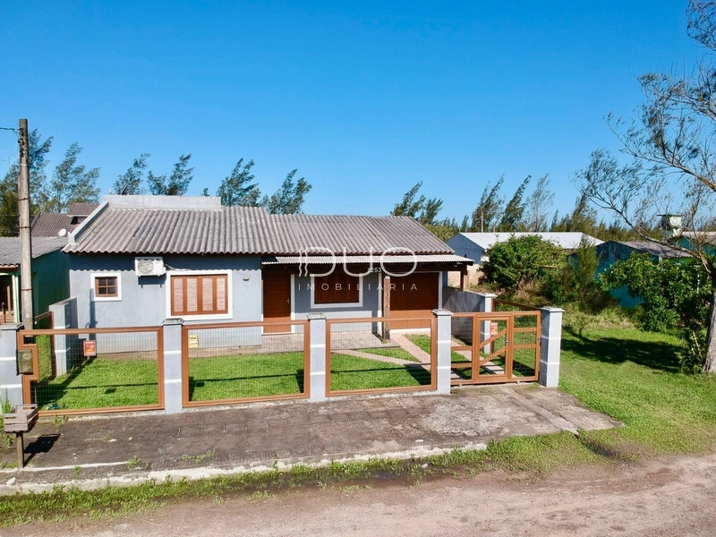 CASA NA PRAIA DE ATLÂNDIDA - SUL: 2ª foto da galeria de imagens do imóvel