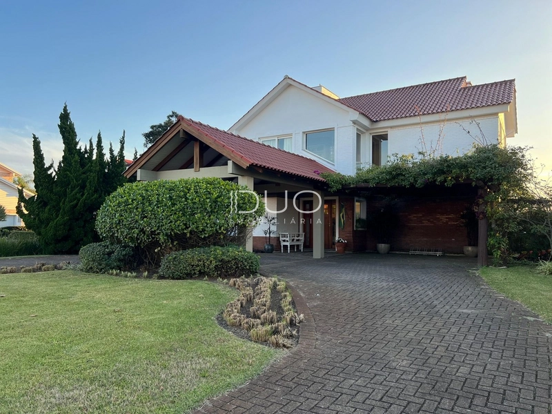 SOBRADO NO CONDOMÍNIO GREEN VILLAGE