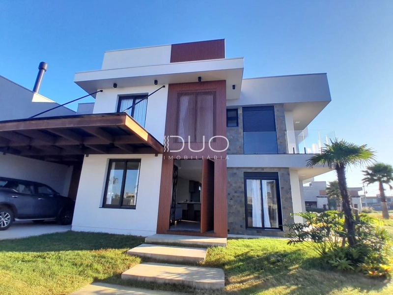 SOBRADO NO CONDOMÍNIO SUNSET EM XANGRI-LÁ