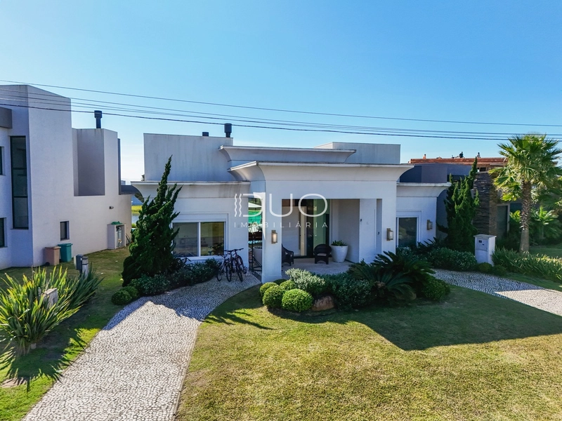 CASA NO CONDOMÍNIO RIVIERA EM XANGRI-LÁ: 4ª foto da galeria de imagens do imóvel