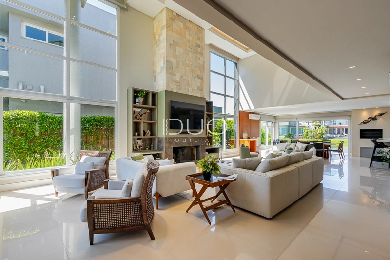 SOBRADO NO CONDOMÍNIO ENSEADA LAGOS EM XANGRI-LÁ