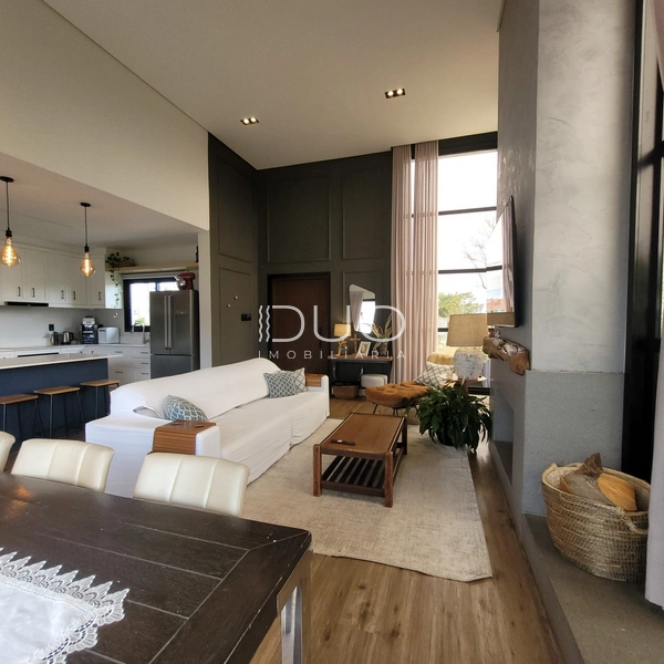 CASA EM XANGRI-LÁ: 4ª foto da galeria de imagens do imóvel