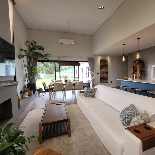 CASA EM XANGRI-LÁ: 3ª foto da galeria de imagens do imóvel