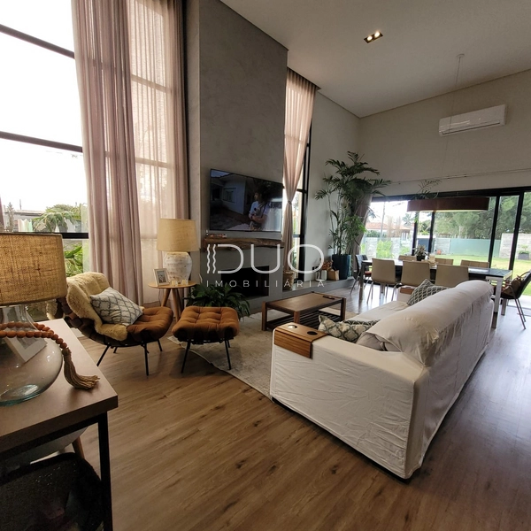 CASA EM XANGRI-LÁ: 2ª foto da galeria de imagens do imóvel