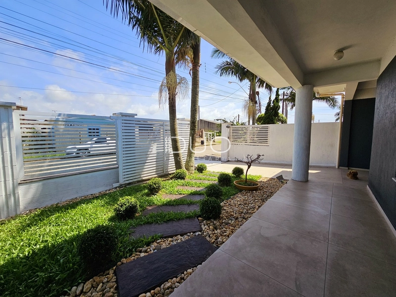 CASA EM XANGRI-LÁ: 6ª foto da galeria de imagens do imóvel