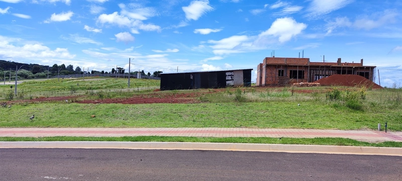 Terreno no Condomínio Luz do Sol: 3ª foto da galeria de imagens do imóvel