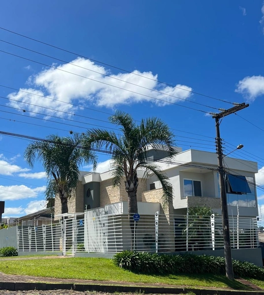 Casa de 3 suítes semi mobiliada!: 1ª foto da galeria de imagens do imóvel
