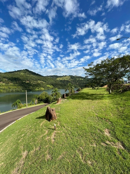 Terreno de esquina no Casas da Montanha!: 2ª foto da galeria de imagens do imóvel