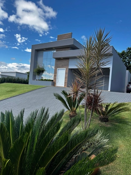 Casa de 3 suítes no Espelho das Águas