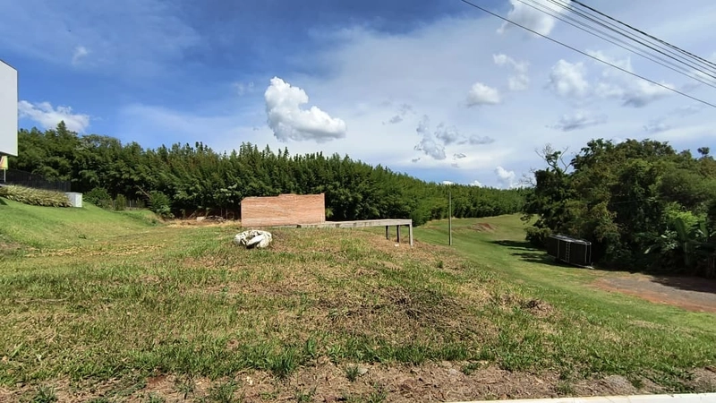 Terreno diferenciado no Espelho das Águas