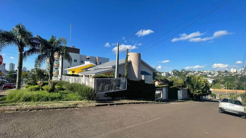 Casa de 3 quartos no Universitário