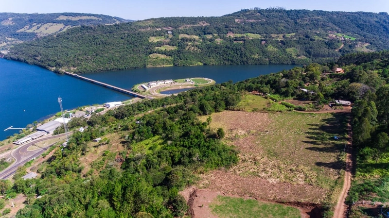 Área de terra com vista para o lago do Goio En: 3ª foto da galeria de imagens do imóvel