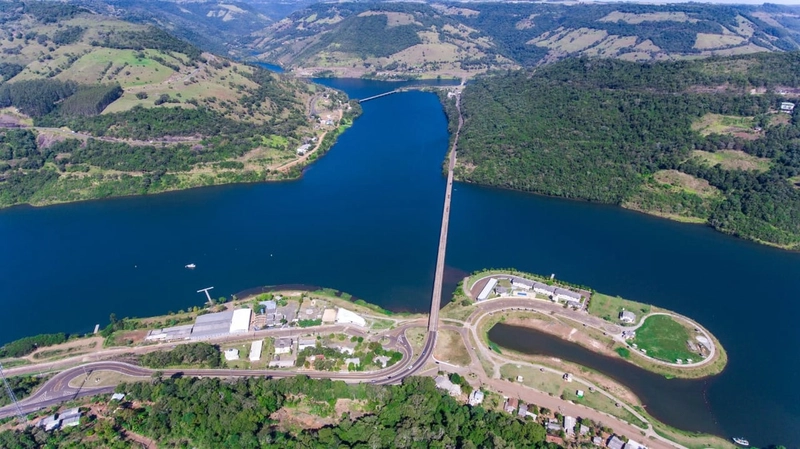 Área de terra com vista para o lago do Goio En: 1ª foto da galeria de imagens do imóvel