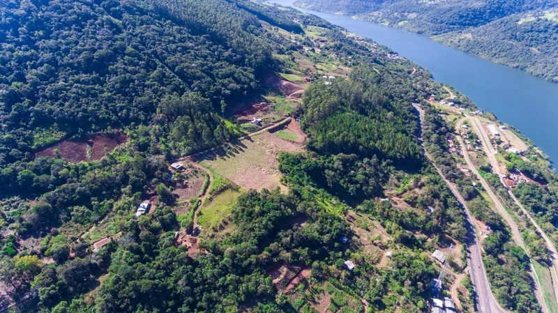 Área de terra com vista para o lago do Goio En: 2ª foto da galeria de imagens do imóvel