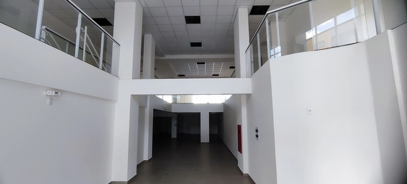Sala comercial térrea na Av. Nereu Ramos!: 4ª foto da galeria de imagens do imóvel