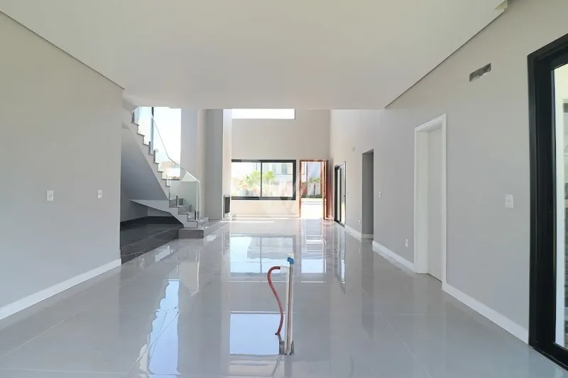 Casa no Condomínio Dubai: 2ª foto da galeria de imagens do imóvel