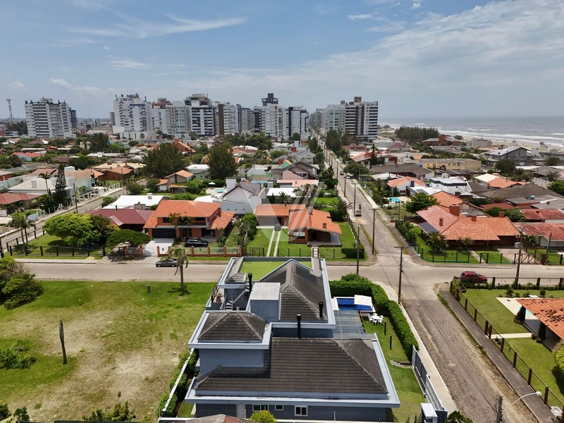 Sobrado M/D com 5 suítes, de esquina em Atlântida - Xangri-lá.: 4ª foto da galeria de imagens do imóvel