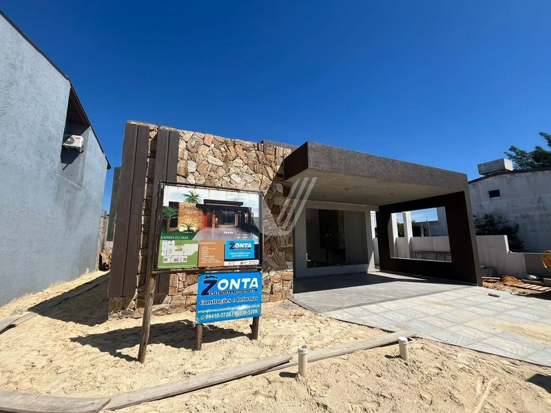 Linda Casa com Arquitetura Moderna em Noiva do Mar: 2ª foto da galeria de imagens do imóvel