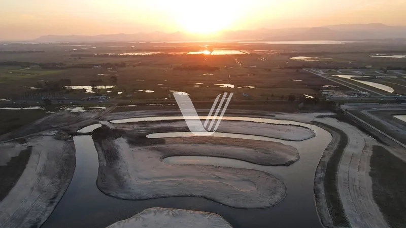 Lote Beira Lago no Condomínio Isla!: 9ª foto da galeria de imagens do imóvel