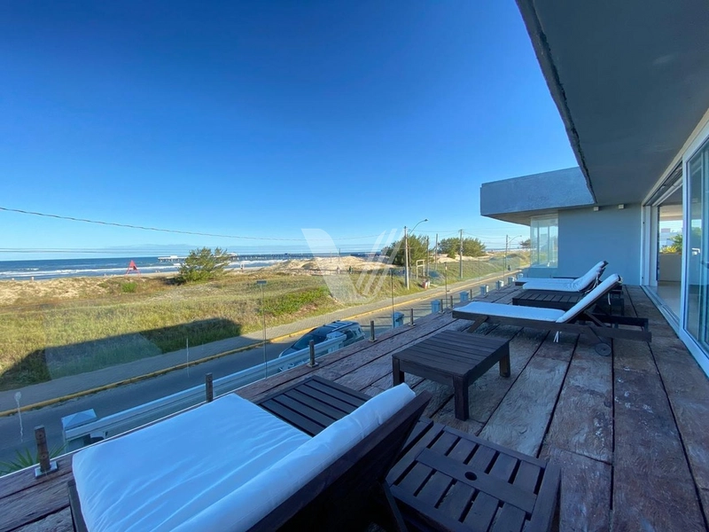 Belíssima casa de luxo á Beira Mar em Atlântida / Xangri-lá: 1ª foto da galeria de imagens do imóvel