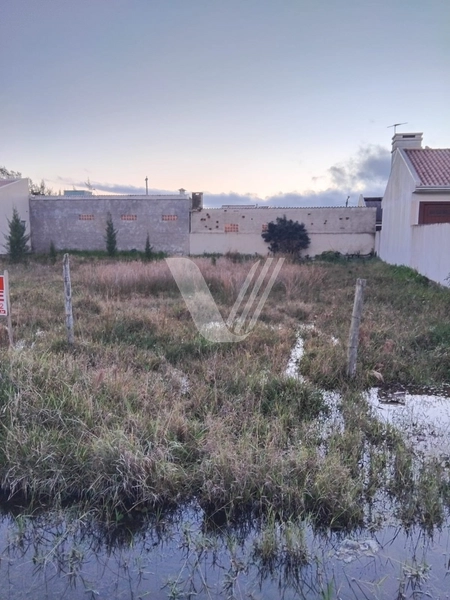 Terreno em Atlântida Sul, frente mar, 4 quadras do mar, com 300m2: 1ª foto da galeria de imagens do imóvel