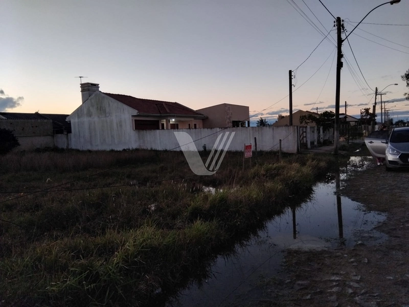Terreno em Atlântida Sul, frente mar, 4 quadras do mar, com 300m2: 2ª foto da galeria de imagens do imóvel